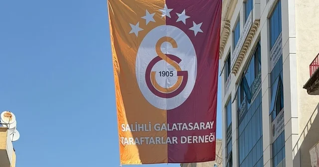 Salihli de caddelere şampiyon Galatasaray bayrakları asıldı Manisa Haberleri