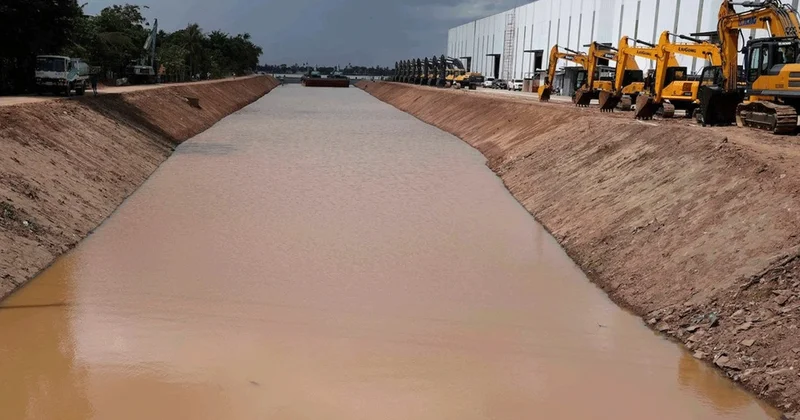 Komşu ülkeye muhtaç kalmasınlar diye topraklarını 180 kilometre kazıyorlar Sözcü Gazetesi