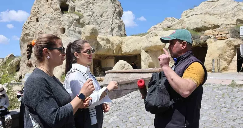 Kazadan sonra 7 dil öğrendi, hayata şiirle tutundu