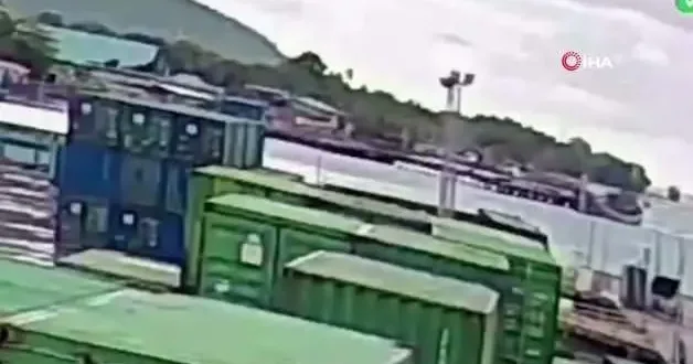 Endonezya’da II. Dünya Savaşı’ndan kalma mühimmatın patlaması sonrası 5 kişi hayatını kaybetti