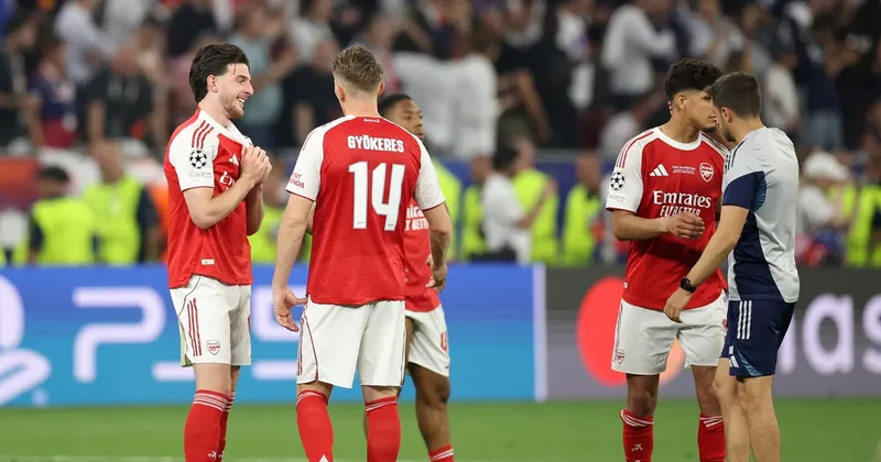 UEFA finallerinin kaybedeni Arsenal
