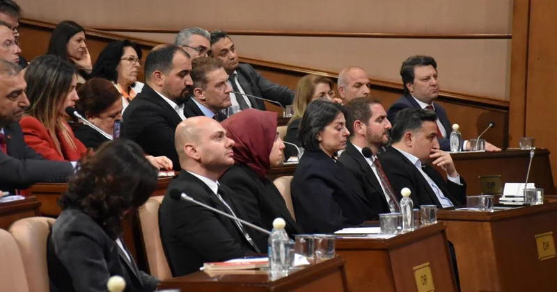 CHP li İBB Meclis üyeleri taraflarını belli etti: Yerimiz Özgür Özel in yanıdır