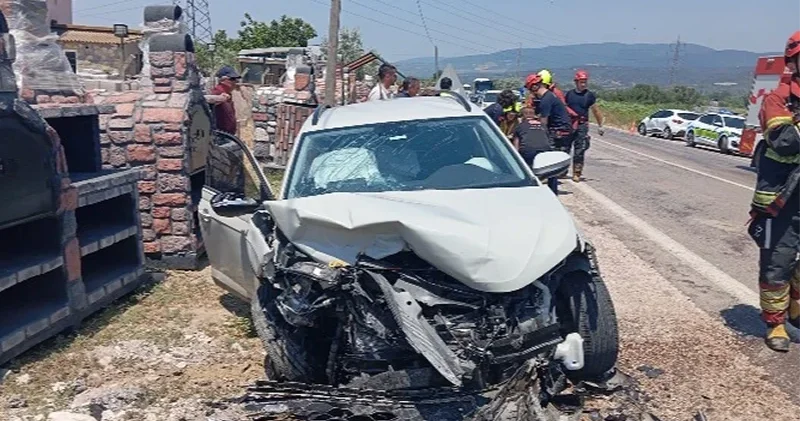 Erdek’te otomobiller kafa kafaya çarpıştı: 1 ölü 2 yaralı Balıkesir Haberleri