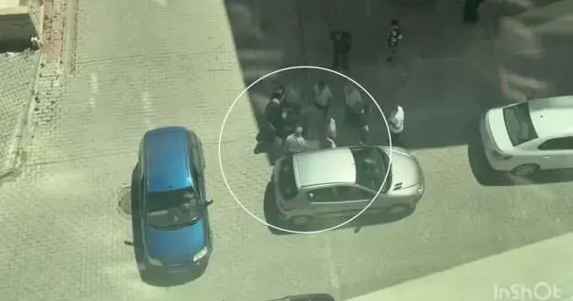 Konya’da maddi hasarlı kaza sonrası kadın sürücüye tepki gösteren sürücüyü yere yatırdılar