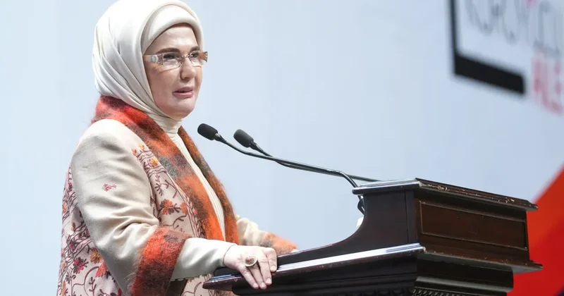 Hiçbir çocuk sevgisiz kalmasın! Emine Erdoğan dan koruyucu aile seferberliği çağrısı