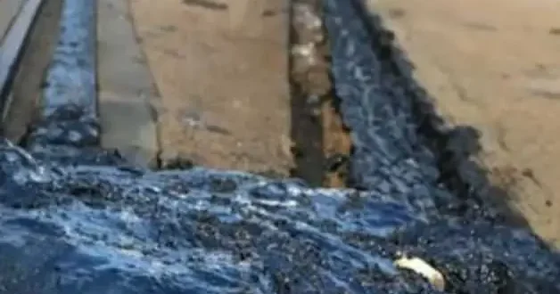 Almanya’da tramvay hatlarındaki derz dolguları sıcaktan eridi