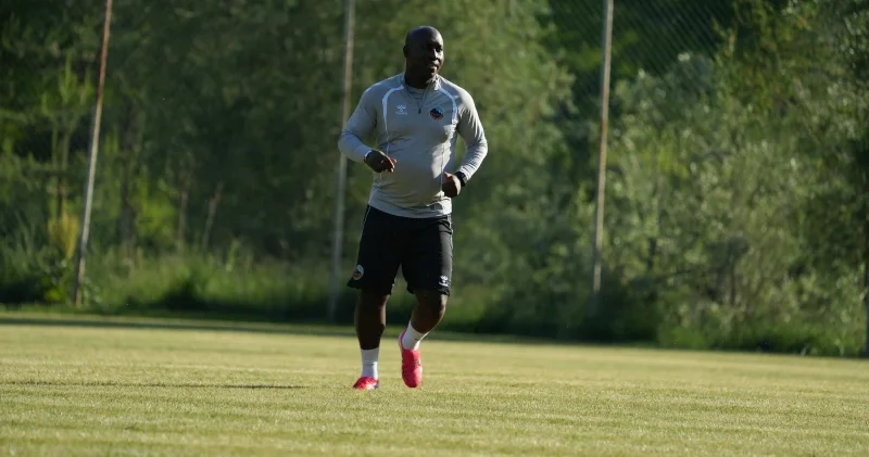 Lamine Diarra Mardin 1969 Spor teknik ekibine katıldı Futbol Haberleri
