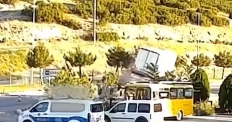 Isparta’da kontrolden çıkan tır devrildi