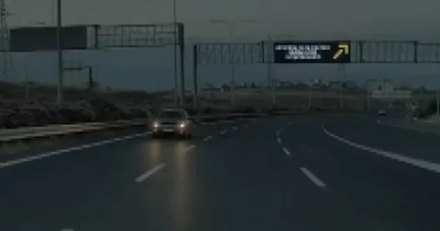 Osman Gazi Köprüsü nde ters yönden gelen otomobil faciaya ramak bıraktı VİDEO İZLE