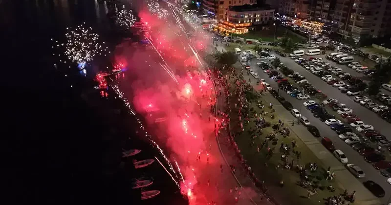 Samsunspor’un 61’inci yılı sahilde meşalelerle kutlandı