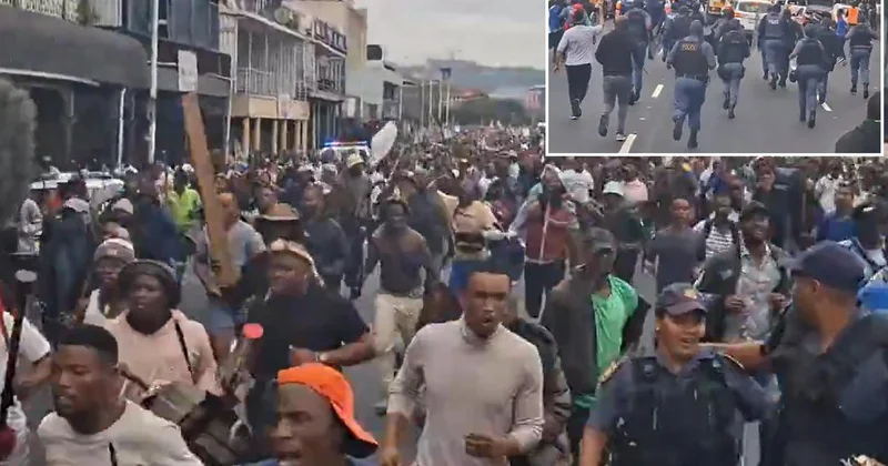 Güney Afrika da binlerce kişi sokaklarda! Tek talepleri yabancıların gitmesi