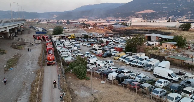 İzmir de yediemin otoparkında yangın: 50 motosiklet ve 12 araç yandı İzmir Haberleri Habertürk Yerel Haberler
