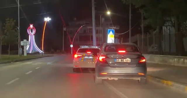Alkollü sürücü ile polisin nefes kesen kovalamacası kamerada Önü kesilerek durdurulan alkollü sürücü, Yanlışlık oldu dedi Aksaray Haberleri Habertürk Yerel Haberler