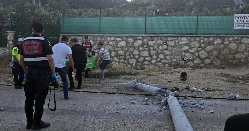 Mudanya da Elektrik Direğine Çarpan Otomobil Faciası
