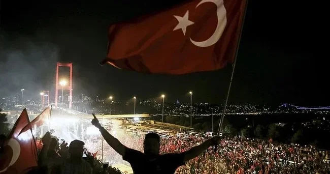 İletişim Başkanı Burhanettin Duran dan medya ve akademiye 15 Temmuz çağrısı