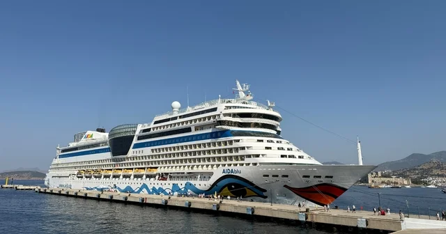 Alman turistleri taşıyan dev kruvaziyer Bodrum a demirledi Muğla Haberleri Habertürk Yerel Haberler