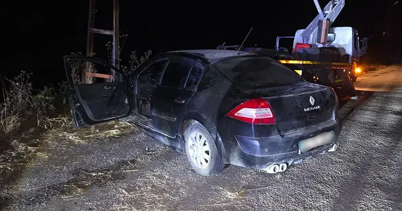 Elektrik direğine çarpan otomobilin alkollü sürücüsü ağır yaralandı