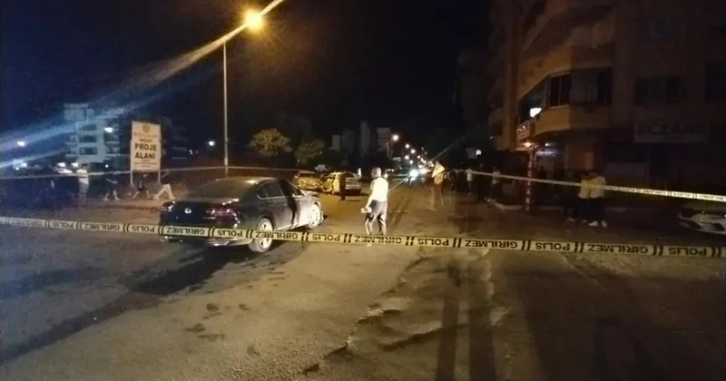 Kavşakta feci kaza: 3 otomobil hurdaya döndü, 7 kişi yaralandı