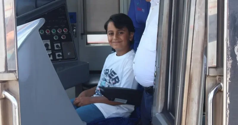 Hayali gerçeğe dönüştü! Marmaray vatman kabininin en özel konuğu