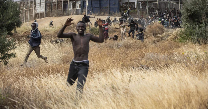 İspanya nın Melilla kentine 15 düzensiz göçmen geçti Dış Haberler