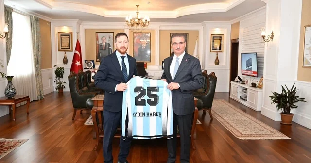 Başkan Dal dan Vali Baruş a 25 numaralı forma Erzurum Haberleri Habertürk Yerel Haberler