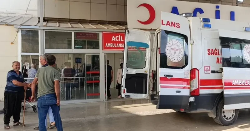Devrilen traktörün altında kalan muhtar ağır yaralandı