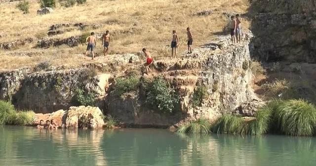 Gaziantep te sıcaktan bunalan gençler Sıtma Pınar Çayı na akın etti Gaziantep Haberleri Habertürk Yerel Haberler