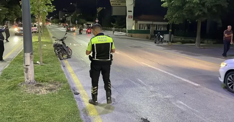 Sivas ta motosiklet ile elektrikli bisiklet çarpıştı: 2 ağır yaralı