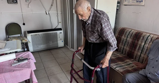 93 yaşında iş yerinde yaşıyor Tek başına ihtiyaçlarını gideremeyen Niyazi amca huzurevine yerleşmek istiyor Kayseri Haberleri Habertürk Yerel Haberler