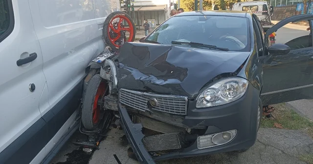 Kazada otomobil ile minibüs arasında sıkışan motosikletin sürücüsü ağır yaralandı Bursa Haberleri Habertürk Yerel Haberler