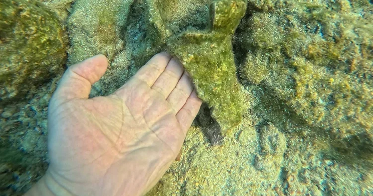 Muğla da denize dalan çocuğun dikkati antik kalıntıları ortaya çıkardı
