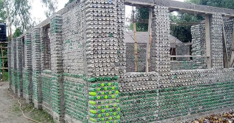 Ne beton ne tuğla: 80 bin pet şişeyle evini çeyrek fiyatına inşa etti Sözcü Gazetesi