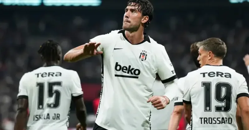 Vlahovic ten hat trick! 8 gollü maçta Kartal dan rakiplerine gözdağı