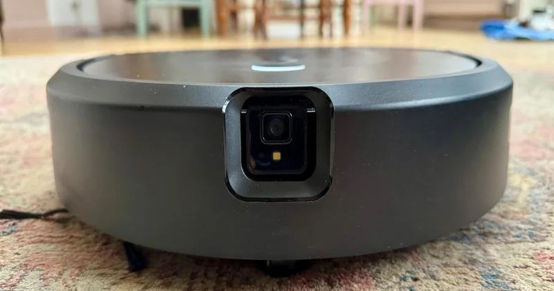 Eşini robot süpürgeyle yakaladı, tazminat kazandı; hapse giren kendisi oldu!
