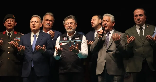 Bakan Yumaklı dan balıkçılara 40 milyon liralık kredi müjdesi İzmirli balıkçılar Bakan Yumaklı ile Vira Bismillah dedi İzmir Haberleri Habertürk Yerel Haberler