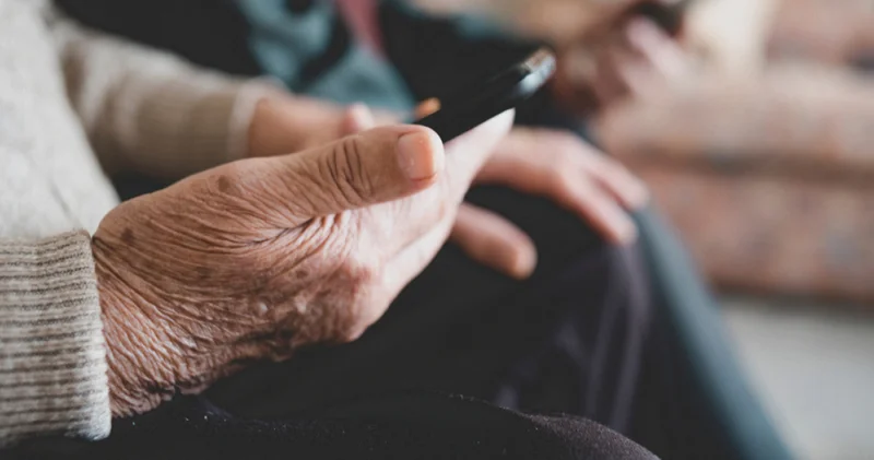 Yalnızlık, yaşlılarda dijital bağımlılık riskini artırıyor Haberler