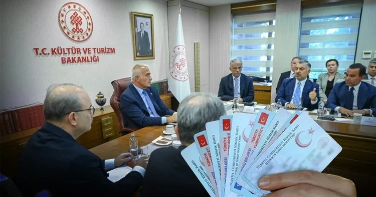 Yeni uygulamayı Bakan Ersoy duyurdu Kimlik kartlarıyla sıra beklemeden giriş yapılabilecek