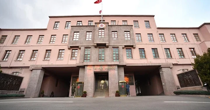 MSB den GKRY ye askeri geçit töreni tepkisi: Provokatif eylemler istikrar ortamına zarar veriyor