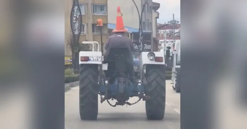 Bolu da trafikte ilginç görüntü: Başına duba geçirip traktör sürdü