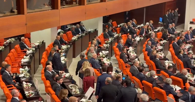 İletişim Başkanı Duran: YENİ Parti Grubu nun salonu terk etmesi ciddi bir saygısızlıktır