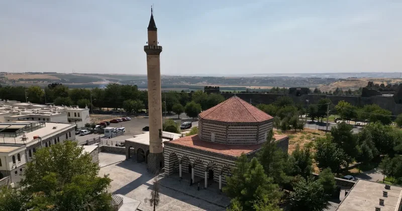 Bakan Ersoy duyurdu: Asırlık mabetler yeniden cemaatiyle buluşacak