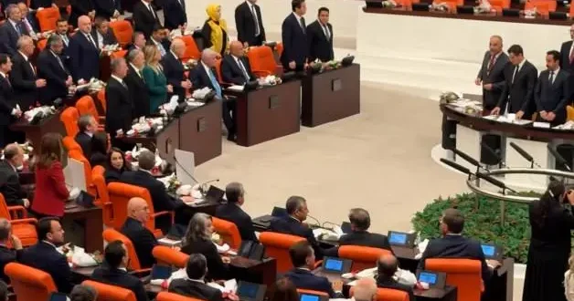 TBMM’de dikkat çeken an: Erdoğan salona girdiğinde CHP ve Yeni Partililer ayağa kalkmadı