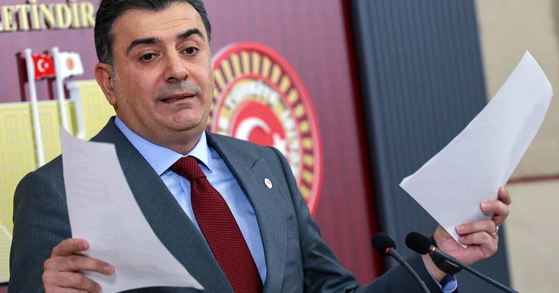 Yeni Parti Sözcüsü Emre, sermaye piyasası kaybını 90 milyar dolar olarak açıkladı