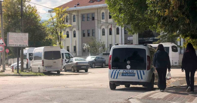 Bursa İnegöl de okula ruhsatlı tabancayla giren 24 yaşındaki şahıs gözaltına alındı