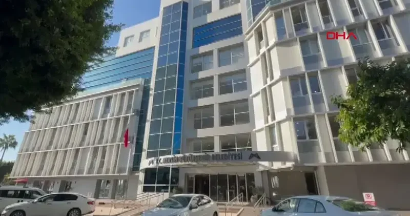 Mersin de Büyükşehir ve 2 ilçe belediyesine operasyon; Vahap Seçer dahil, 59 gözaltı