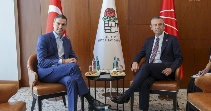 Özgür Özel in YENİ Partisi Sosyalist Enternasyonal e kabul edildi, CHP nin üyeliği askıya alındı