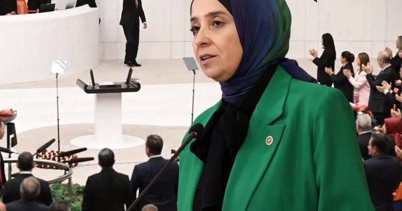 DEVA Partili Elif Esen den ayağa kalkma tartışmasına tepki: Sığ bir tartışma