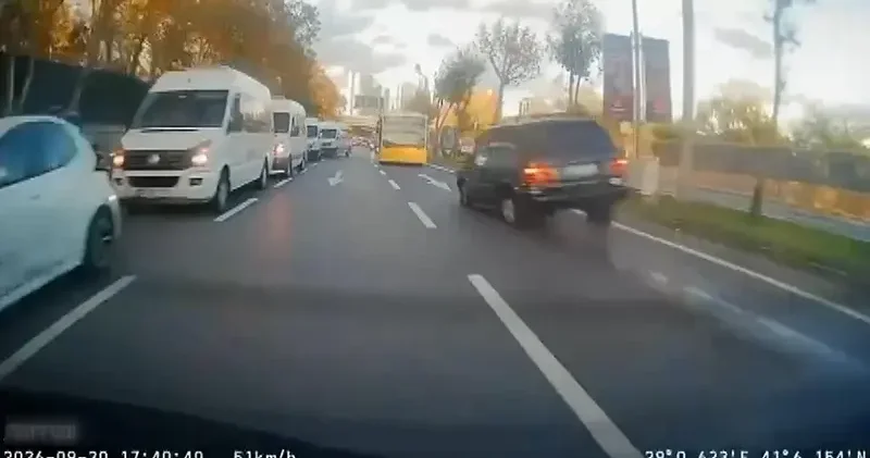 Sarıyer’de yolun karşısına geçen cipin, İETT otobüsüne çarptığı kazanın görüntüleri ortaya çıktı