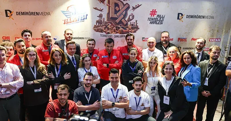 Selçuk Bayraktar, Demirören Medya standını ziyaret etti