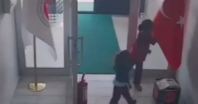 Şanlıurfa’da miniklerin bayrak sevgisi yürekleri ısıttı VİDEO İZLE